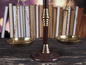 房子延期交付，多久可以要求开发商赔偿违约金？专业解析帮你维权